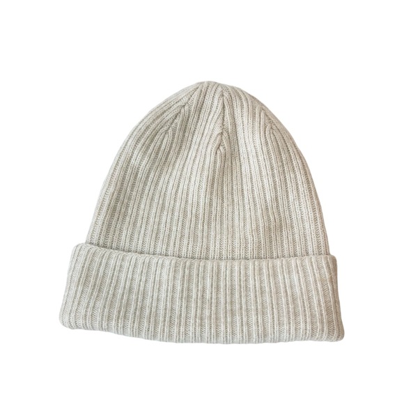 Aritzia Main Character Snowflake Beanie - Picture 2 of 9